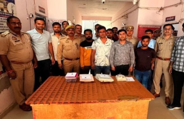 मथुरा – सट्टेबाज गिरफ्तार क्रिकेट सट्टा लगाने वाले 6 आरोपी गिरफ्तार, नकदी और मोबाइल बरामद।